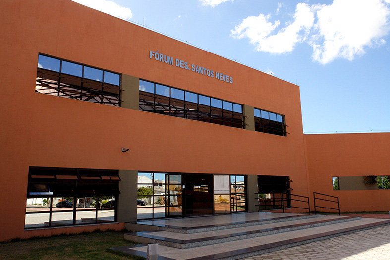 Começou julgamento de falso médico acusado de morte de criança em São Mateus